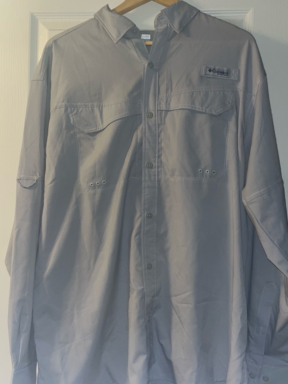Columbia Men’s Button-Down Fishing Shirt — Light Gray